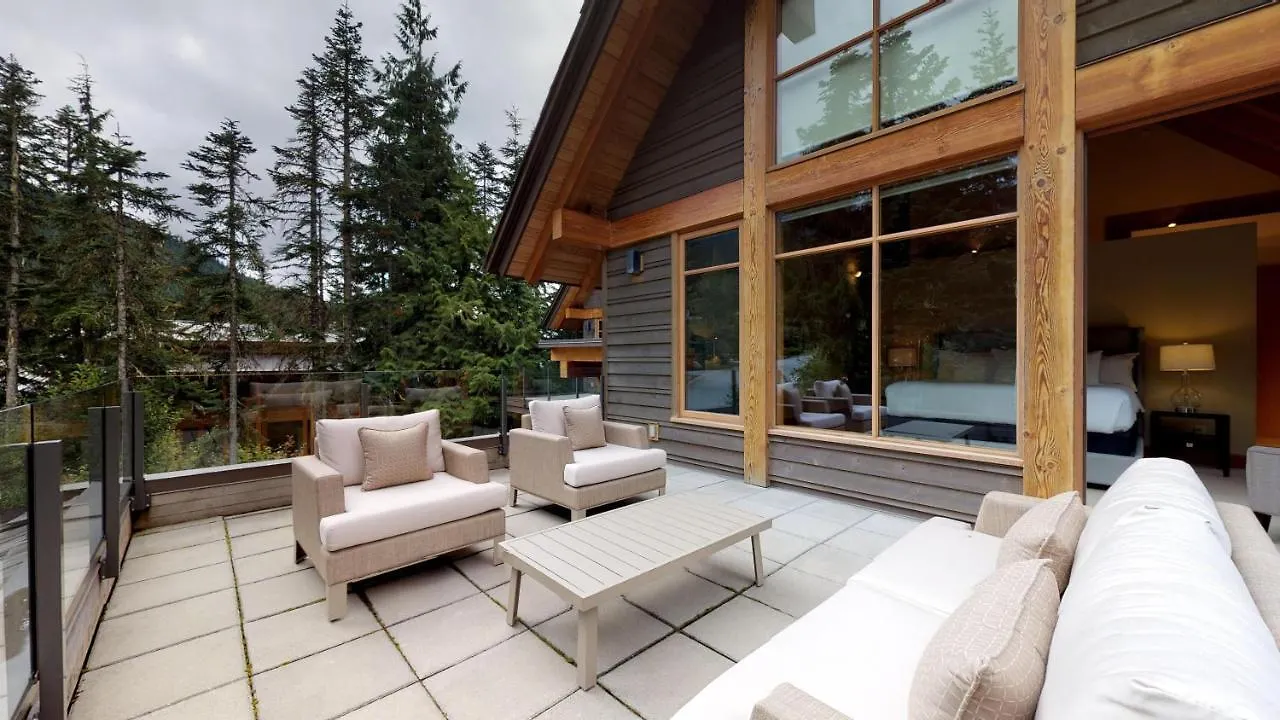 Kadenwood 2939 | Luxury Ski Chalet W/ Hot Tub, Media Room, Steam Room, Stunning Views Whistler Holiday home