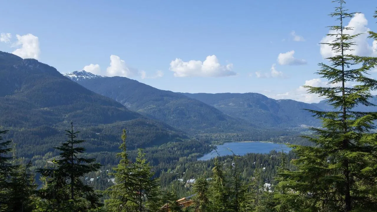 Kadenwood 2939 | Luxury Ski Chalet W/ Hot Tub, Media Room, Steam Room, Stunning Views Whistler Holiday home