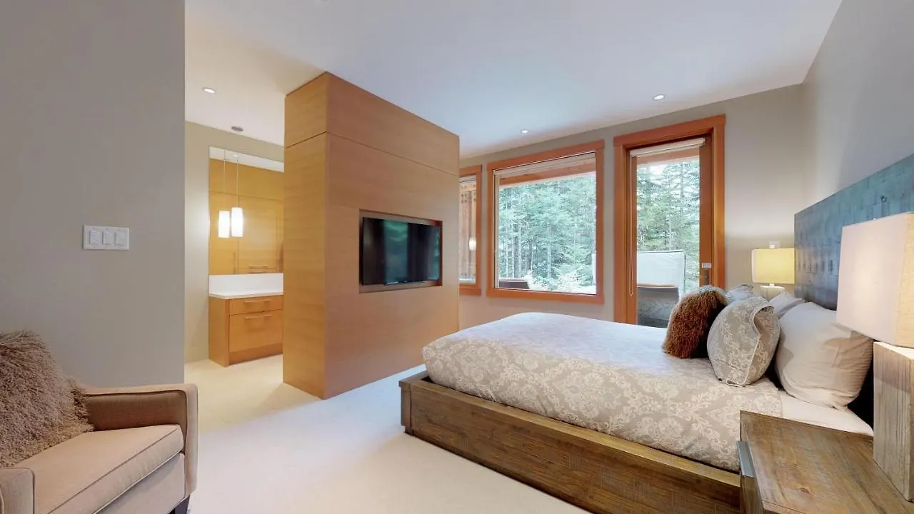 Kadenwood 2939 | Luxury Ski Chalet W/ Hot Tub, Media Room, Steam Room, Stunning Views Whistler 0*,  Canada