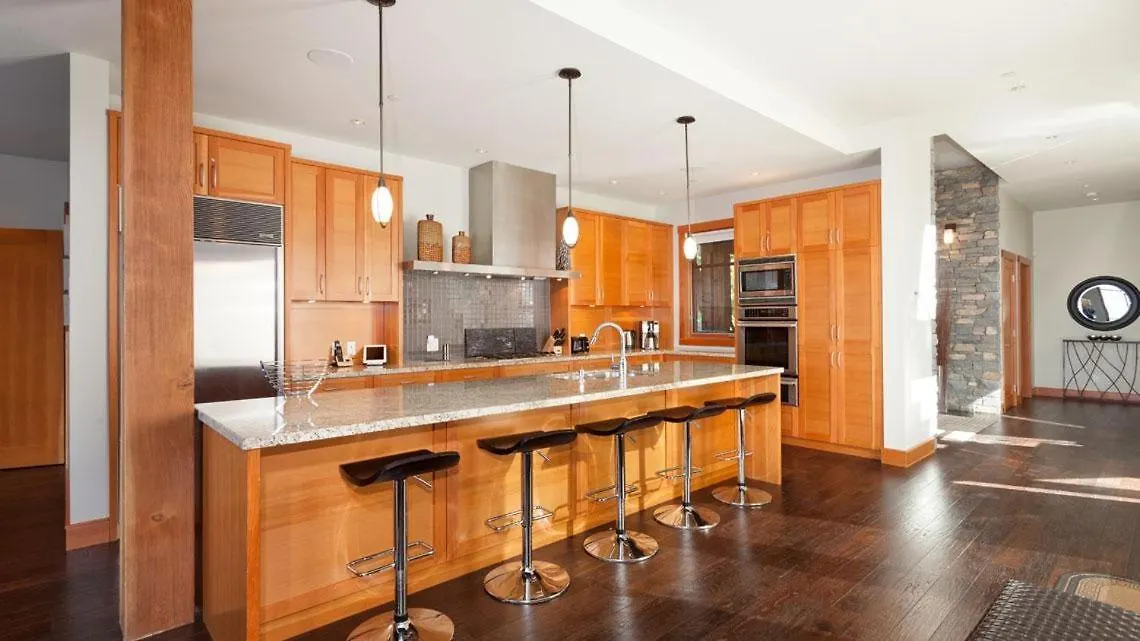Kadenwood 2939 | Luxury Ski Chalet W/ Hot Tub, Media Room, Steam Room, Stunning Views Whistler 0*,