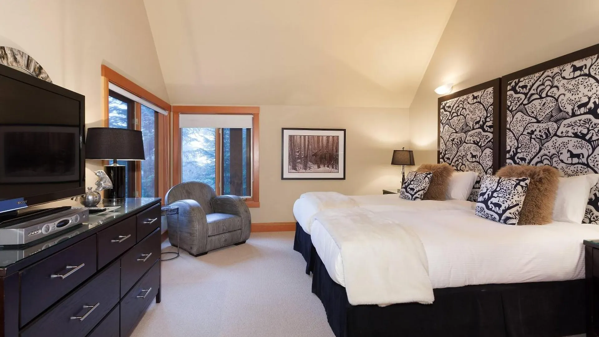 Kadenwood 2939 | Luxury Ski Chalet W/ Hot Tub, Media Room, Steam Room, Stunning Views Whistler Canada